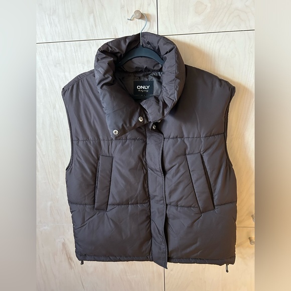 Chocolate Brown Puffer Vest - Picture 4 of 10